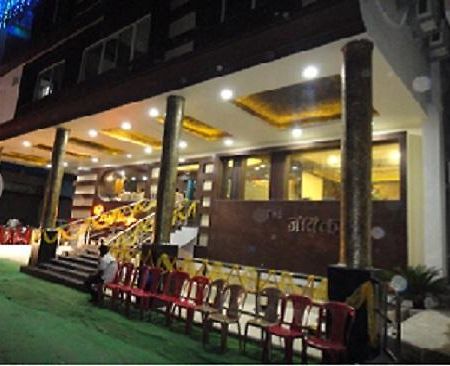 City Surya Hotel Gaya Buitenkant foto