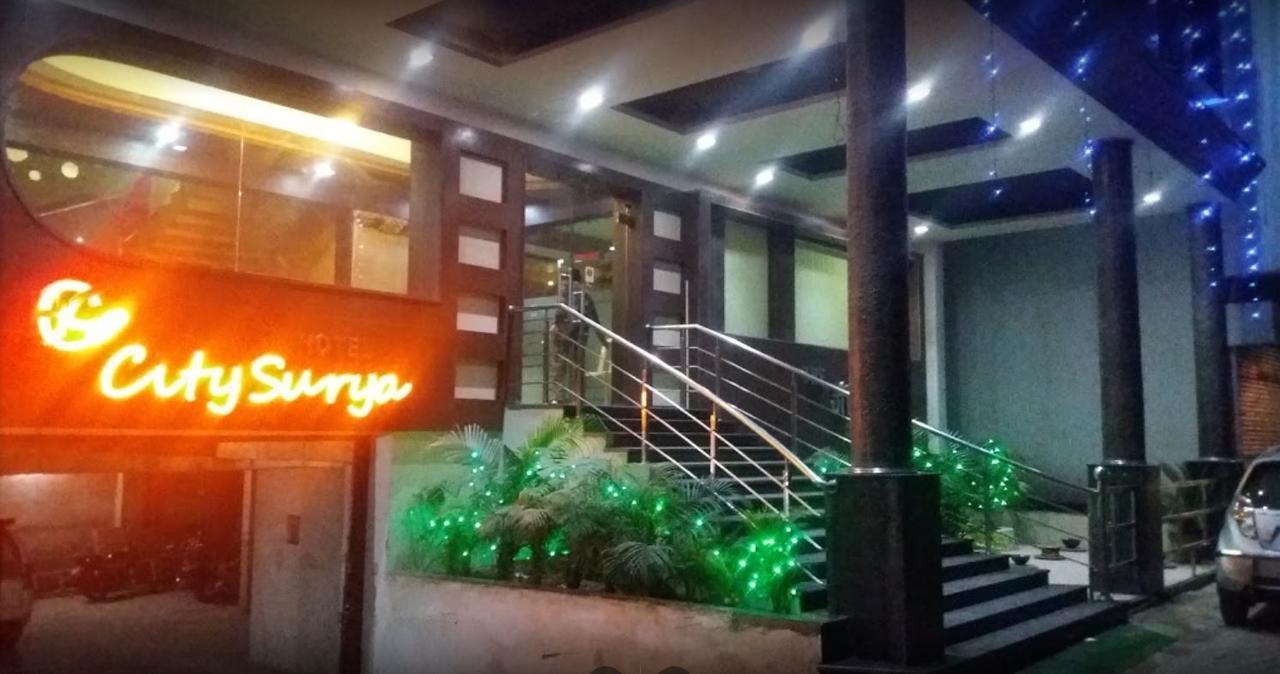 City Surya Hotel Gaya Buitenkant foto