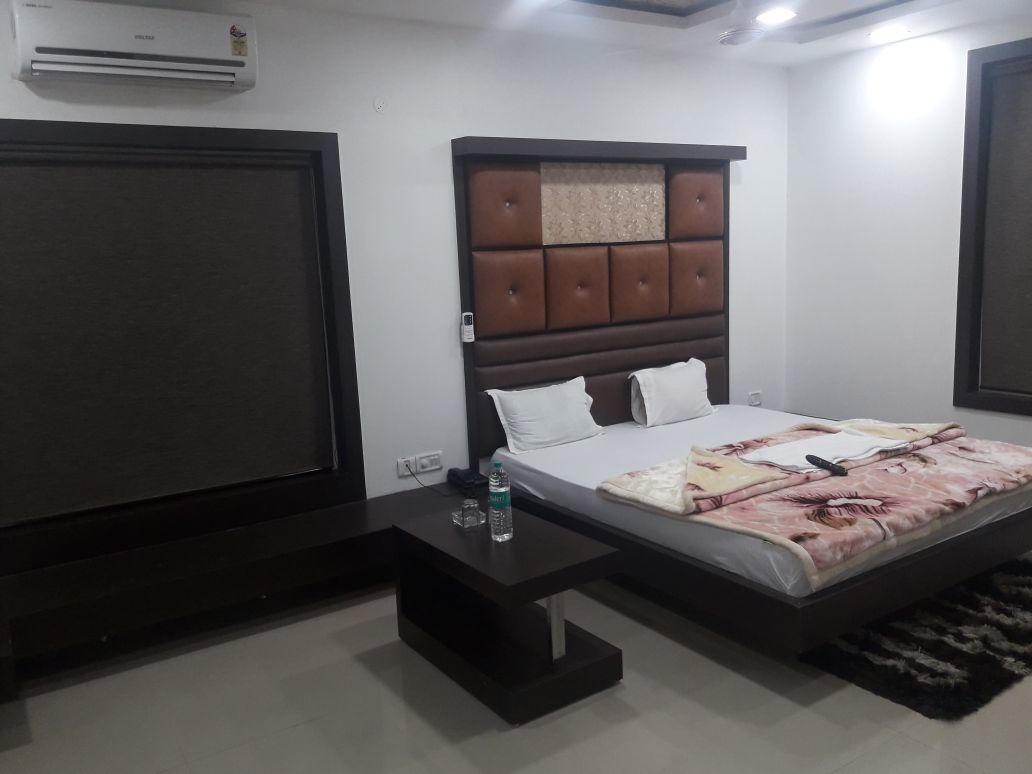 City Surya Hotel Gaya Buitenkant foto