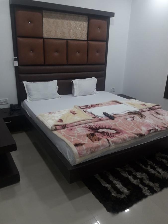 City Surya Hotel Gaya Buitenkant foto